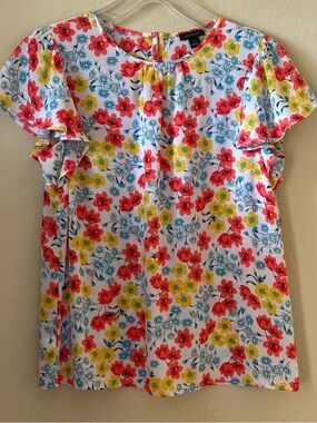 Ann Taylor NWOT Floral Summer Blouse Flouncy Short Sleeve, Slight Scoop Neck XS